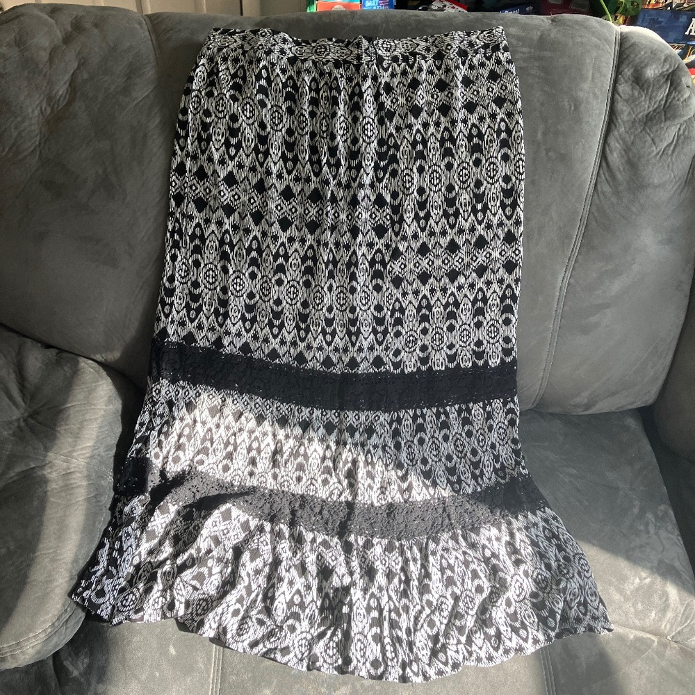 Maxi Skirt with lace details